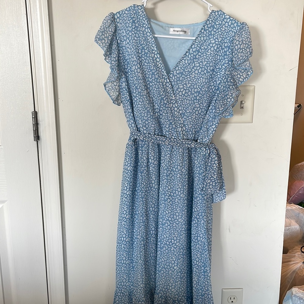 Super cute and lightweight dress!